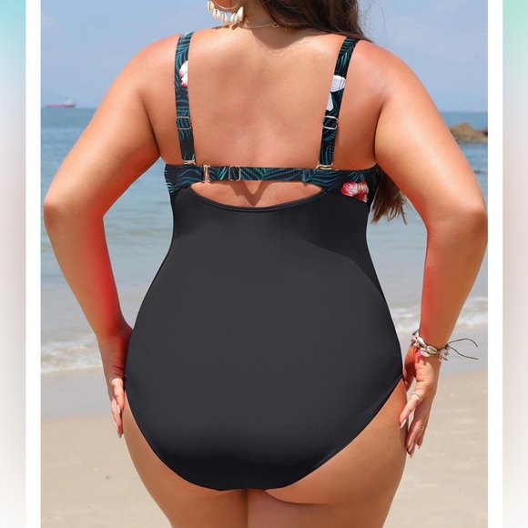 Women's V Neck One Piece Black Floral Swimsuit Monokini‎ NWT Size 14W - Picture 2 of 5